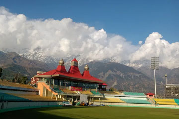 Una to Dharamshala Taxi